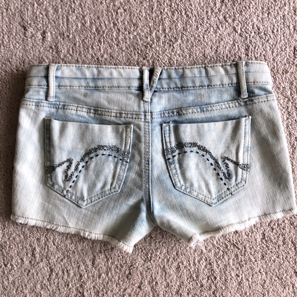 Shorts - Picture 4 of 5